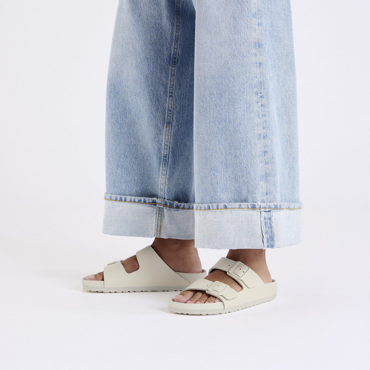 Arizona Leather in Color Eggshell | Birkenstock