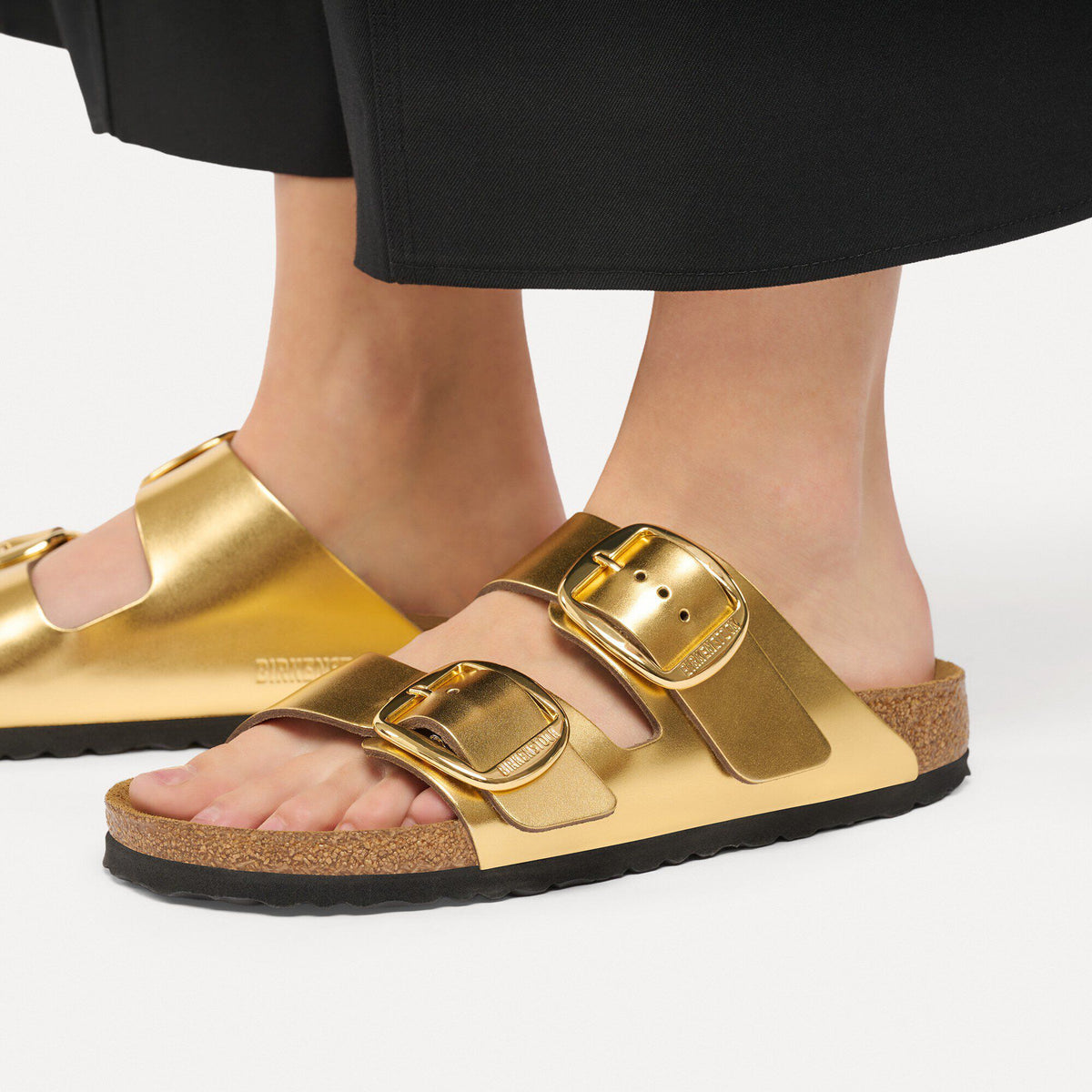 Arizona Big Buckle Leather in Color Metallic Gold | Birkenstock