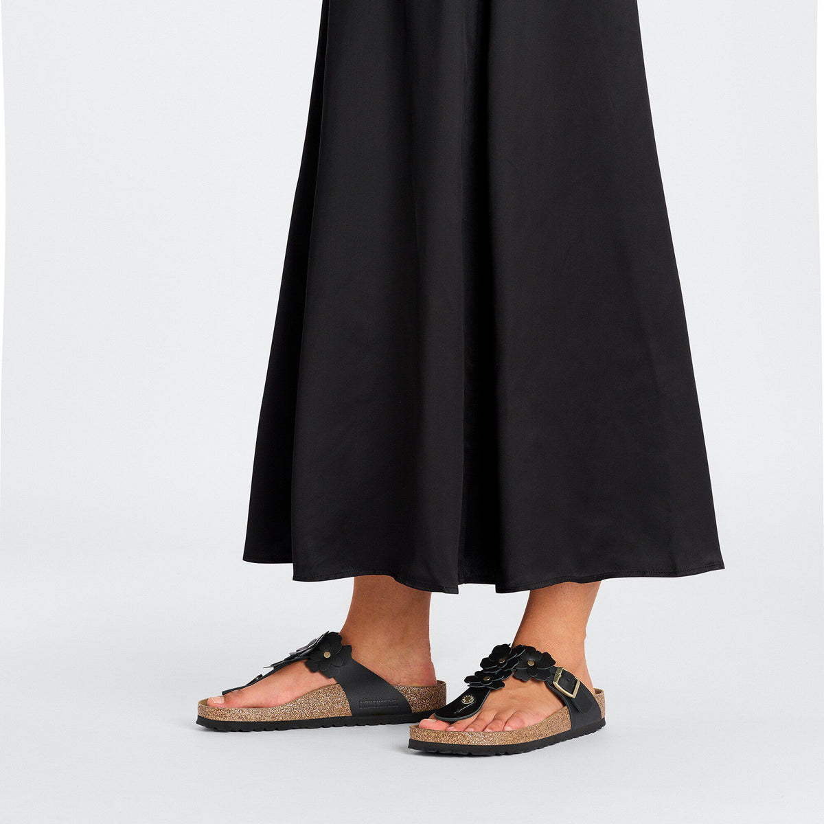 Gizeh Flowers Leather in Color Black | Birkenstock
