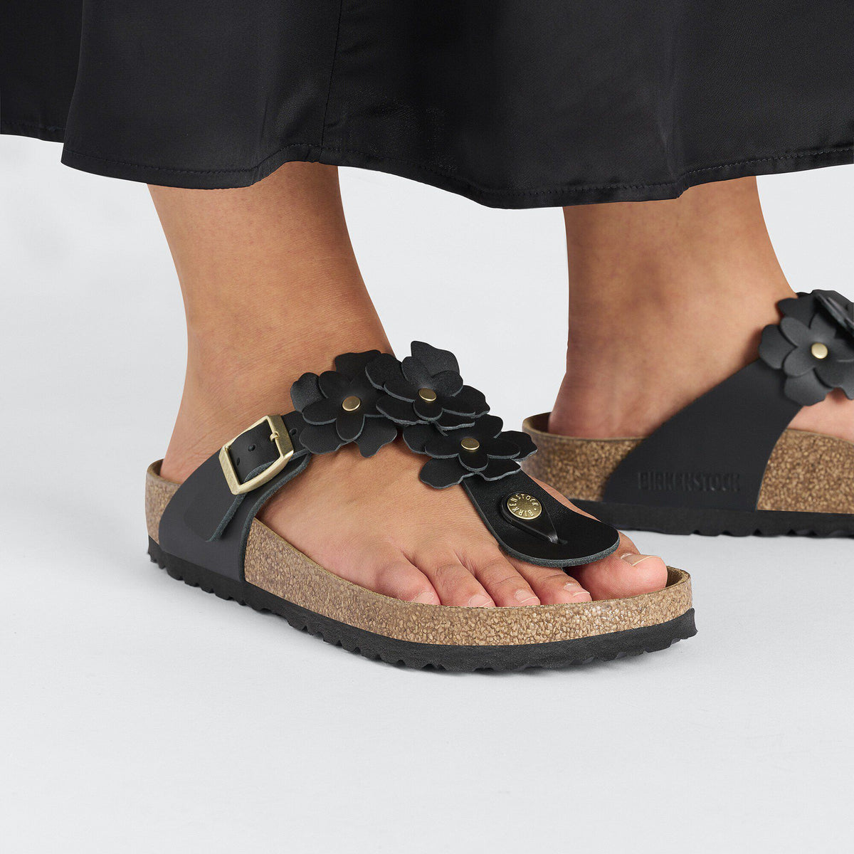 Gizeh Flowers Leather in Color Black | Birkenstock
