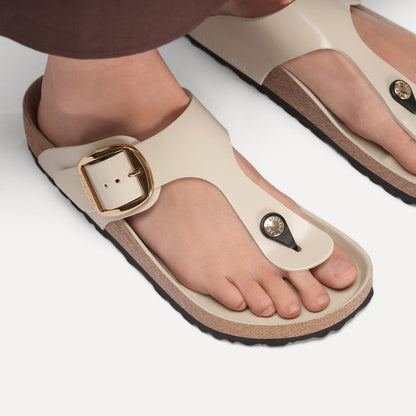 Gizeh Big Buckle Natural Leather Patent in Color High-Shine Oyster | Birkenstock