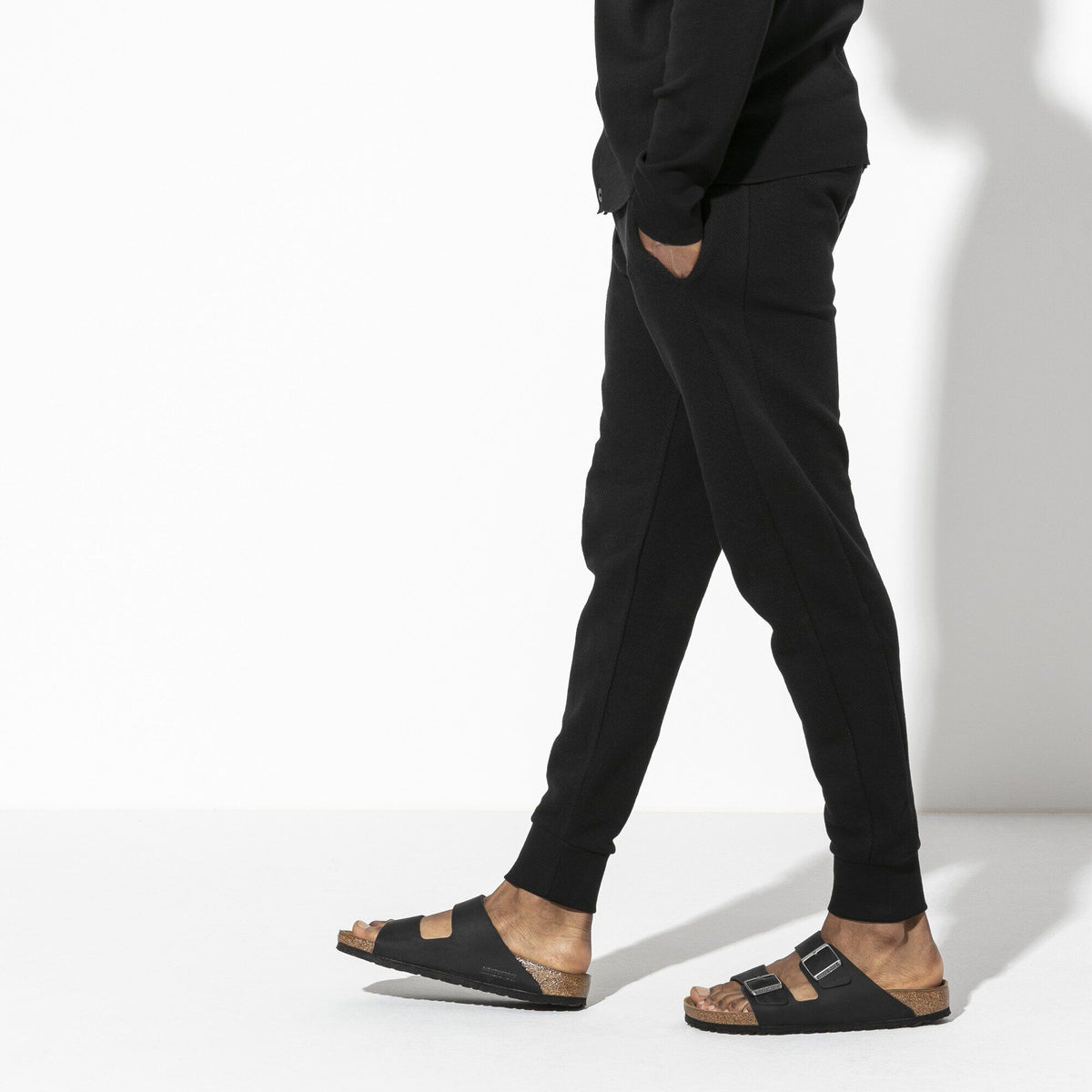 Arizona Oiled Leather in Color Black | Birkenstock