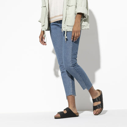 Arizona Oiled Leather in Color Black | Birkenstock