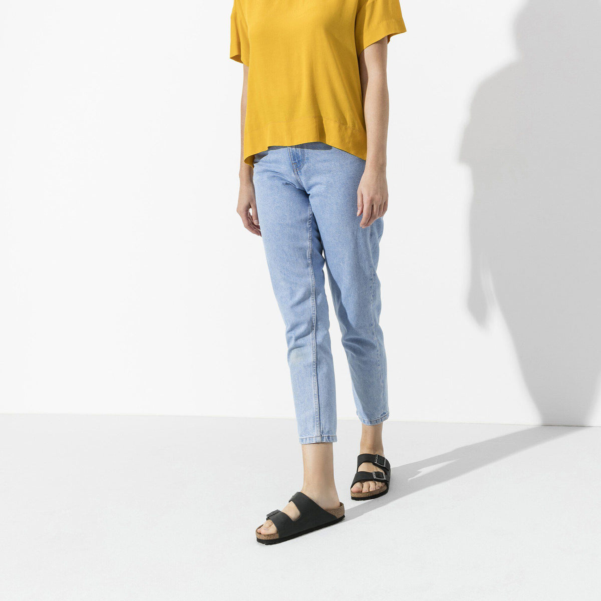 Arizona Oiled Leather in Color Black | Birkenstock