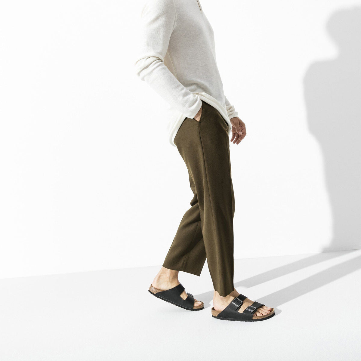 Arizona Oiled Leather in Color Black | Birkenstock