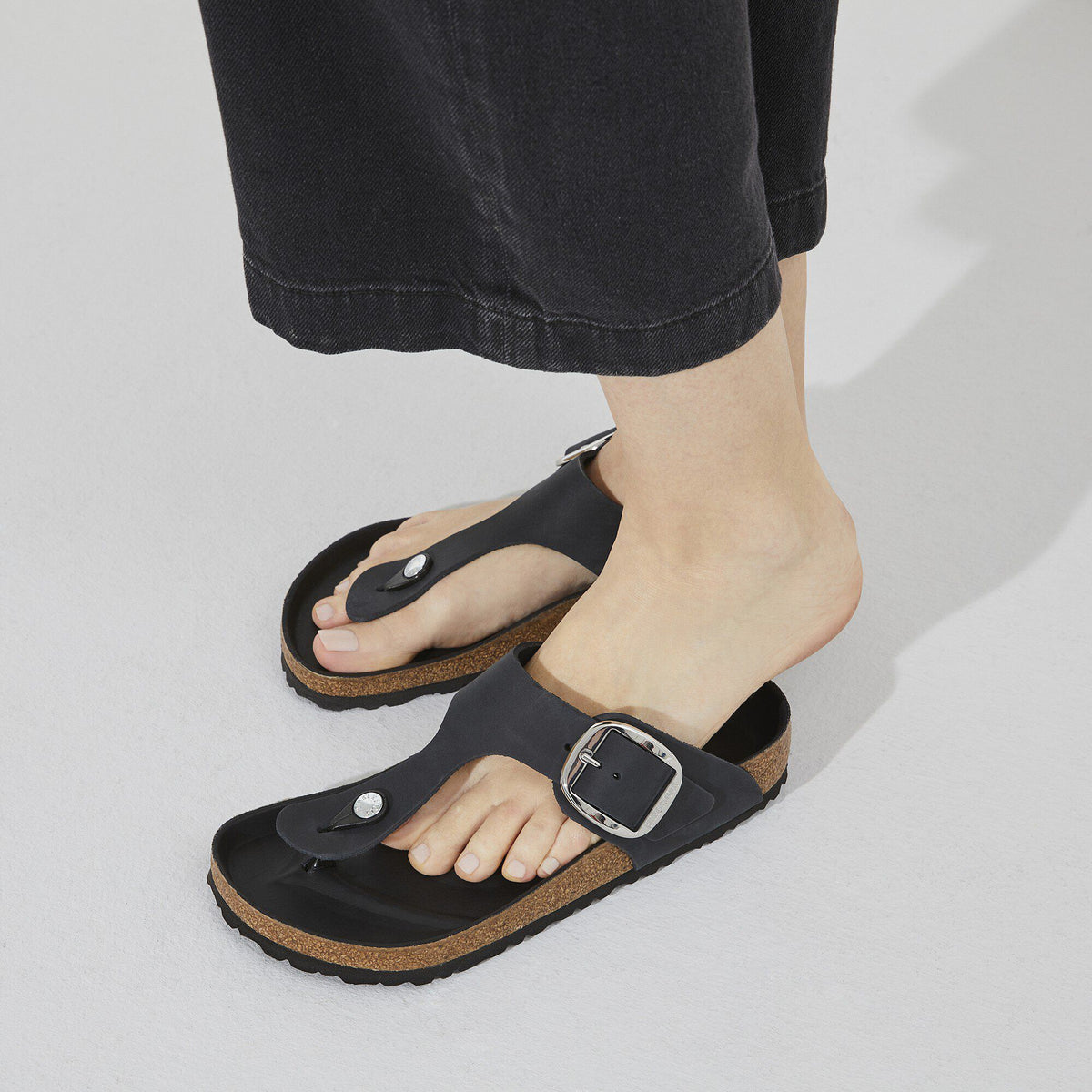 Gizeh Big Buckle Oiled Leather in Color Black | Birkenstock
