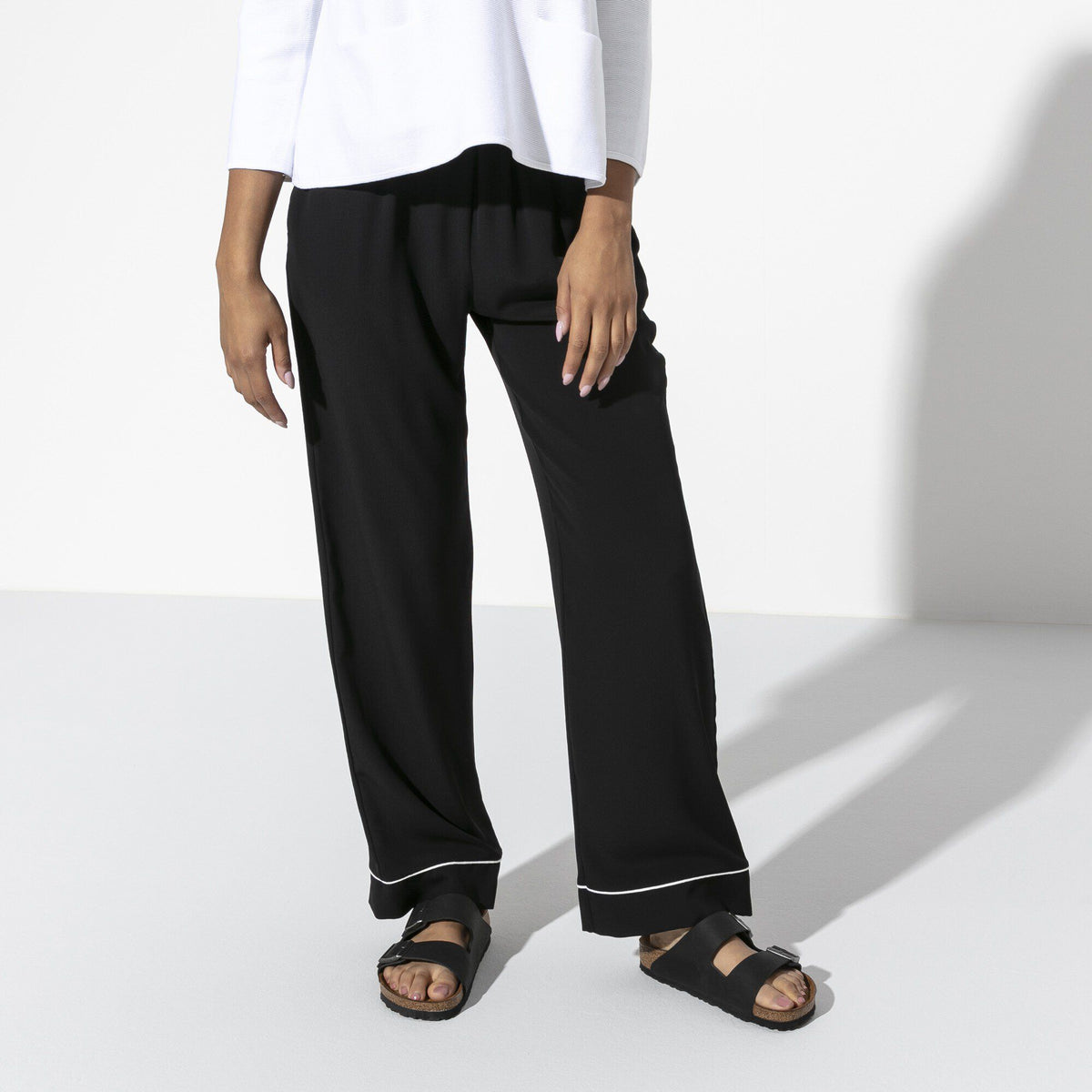 Arizona Soft Footbed Oiled Leather in Color Black | Birkenstock