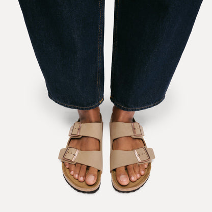 Arizona Oiled Leather in Color Tobacco Brown | Birkenstock