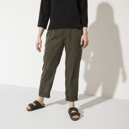 Arizona Shearling Suede Leather in Color Mocha | Birkenstock