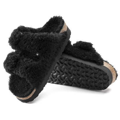Arizona Big Buckle Shearling Shearling in Color Teddy Black | Birkenstock