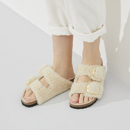 Arizona Big Buckle Shearling in Color Teddy Eggshell | Birkenstock