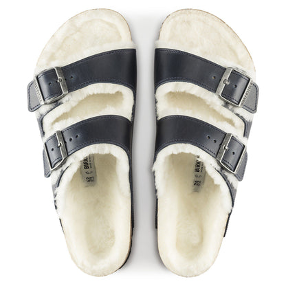 Arizona Shearling Oiled Leather in Color Navy | Birkenstock