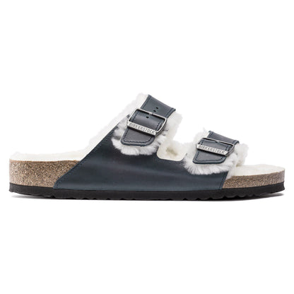 Arizona Shearling Oiled Leather in Color Navy | Birkenstock