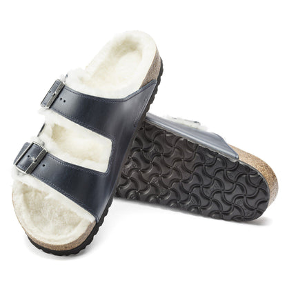 Arizona Shearling Oiled Leather in Color Navy | Birkenstock