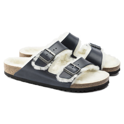 Arizona Shearling Oiled Leather in Color Navy | Birkenstock