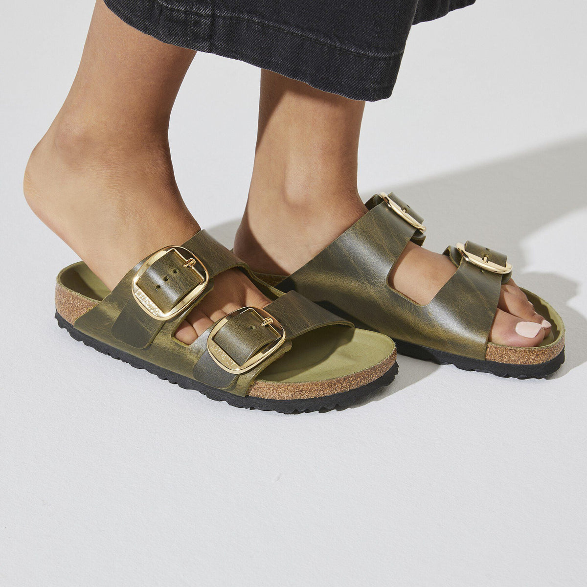 Arizona Big Buckle Oiled Leather in Color Olive Green | Birkenstock