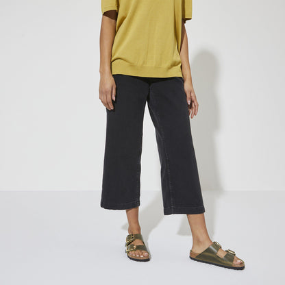 Arizona Big Buckle Oiled Leather in Color Olive Green | Birkenstock