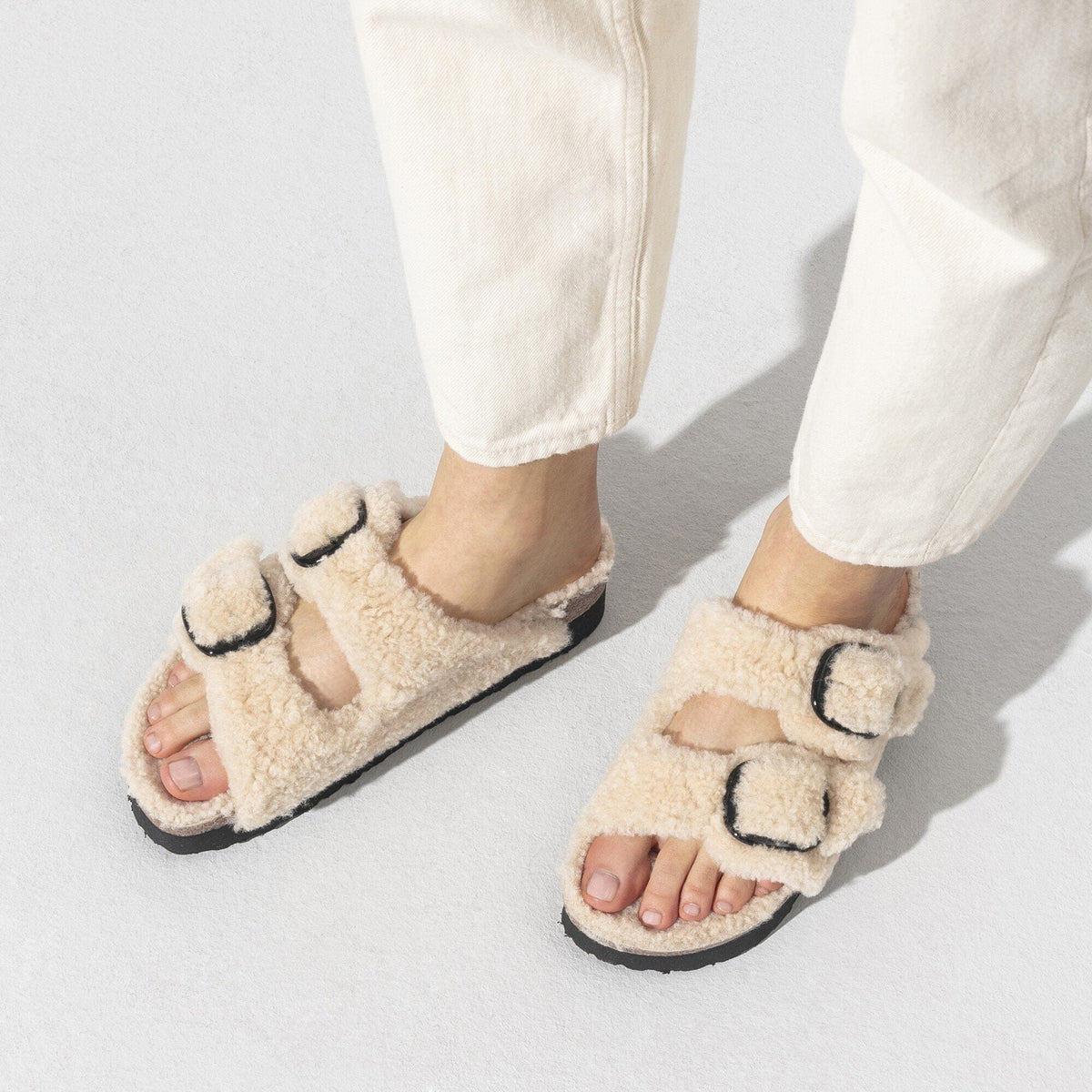Arizona Big Buckle Shearling Shearling in Color Teddy Eggshell | Birkenstock