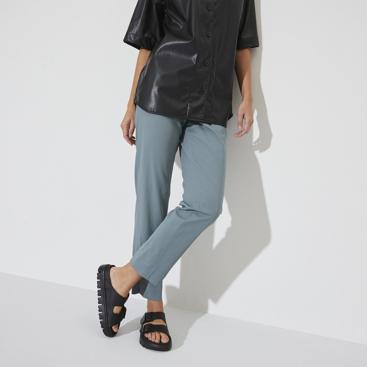Arizona Chunky Leather in Color Black | Birkenstock