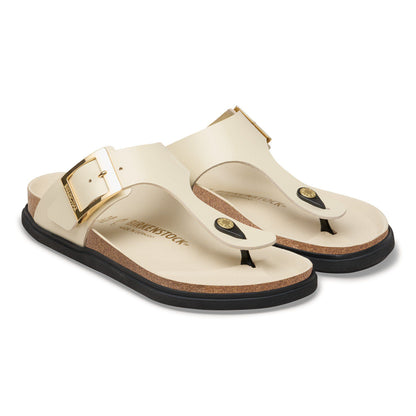 Gizeh Droplet Buckle Natural Leather Patent in Color High Shine Ecru | Birkenstock