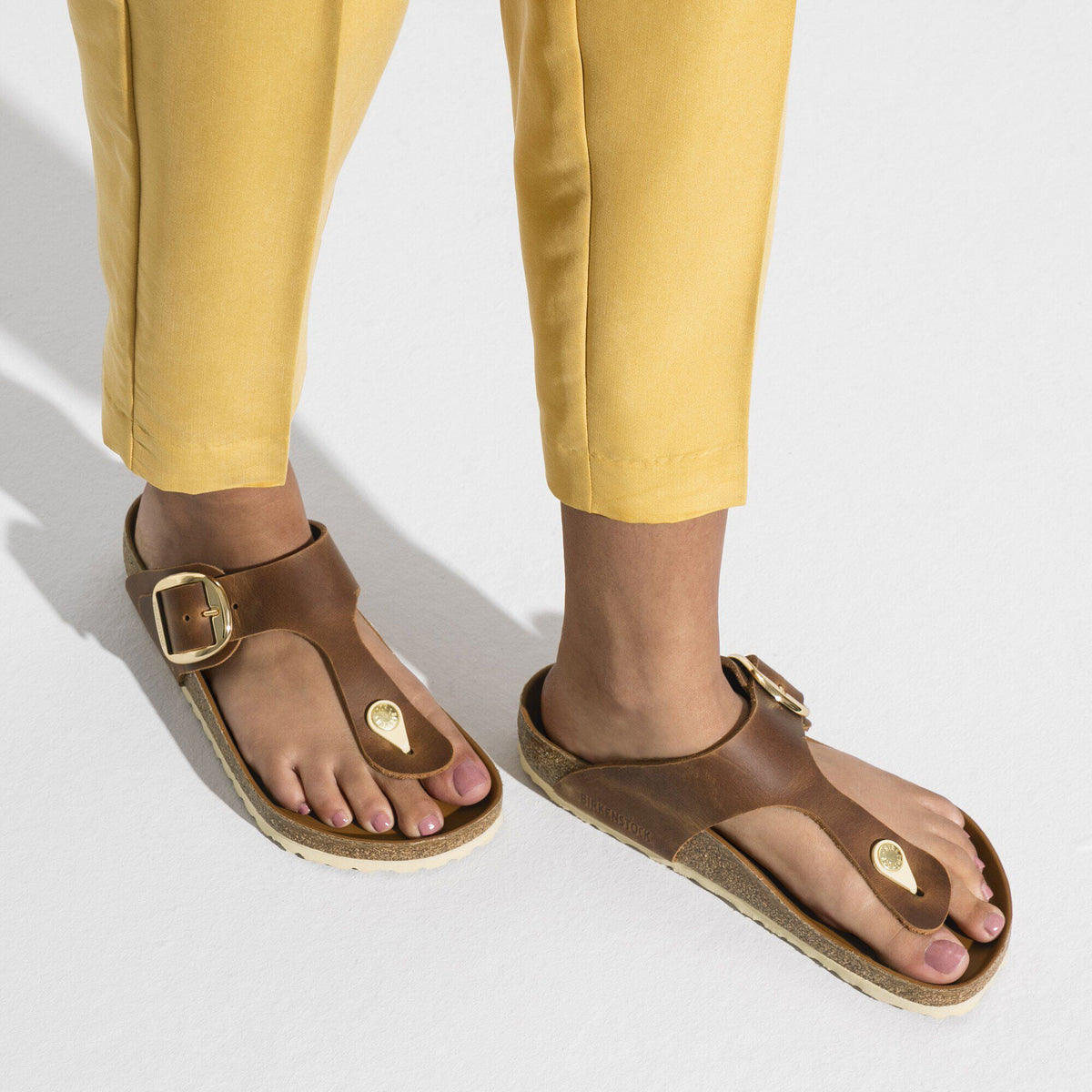 Gizeh Big Buckle Oiled Leather in Color Cognac | Birkenstock
