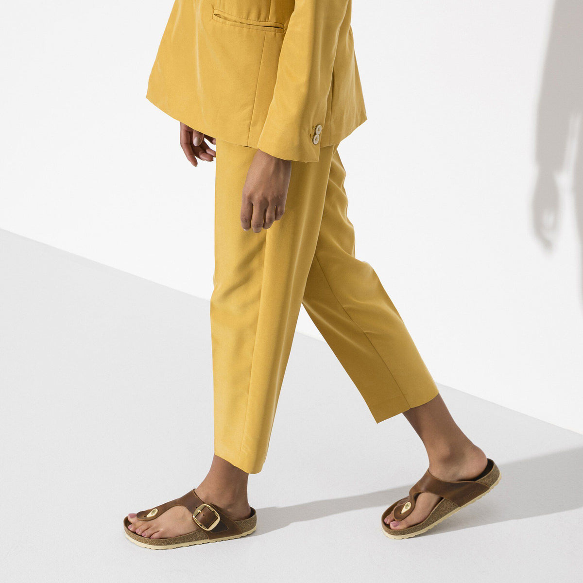 Gizeh Big Buckle Oiled Leather in Color Cognac | Birkenstock