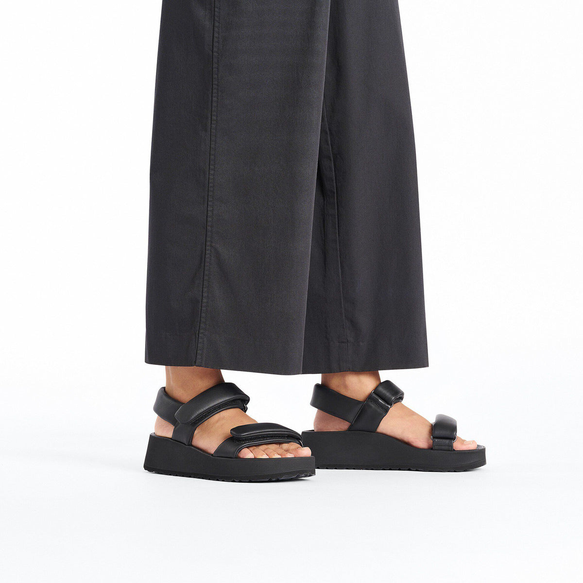 Theda Leather in Color Black | Birkenstock