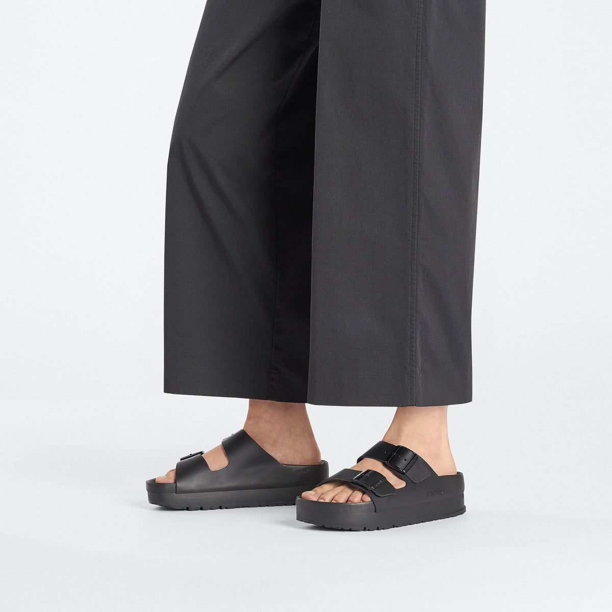 Arizona Flex Platform Leather in Color Black | Birkenstock