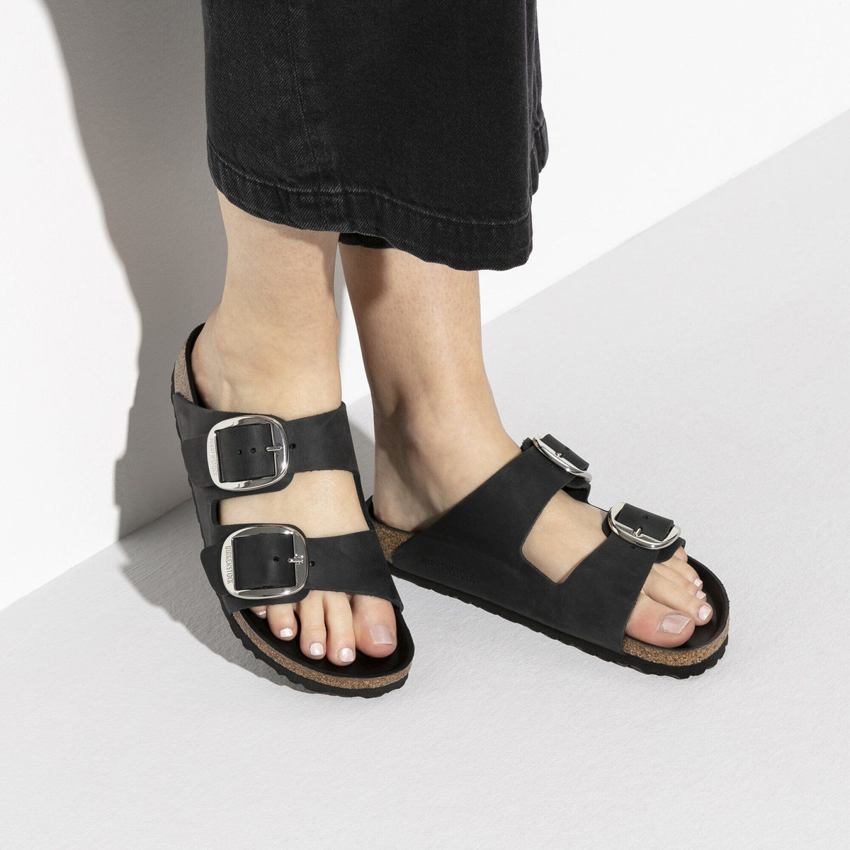 Arizona Big Buckle Oiled Leather in Color Black | Birkenstock