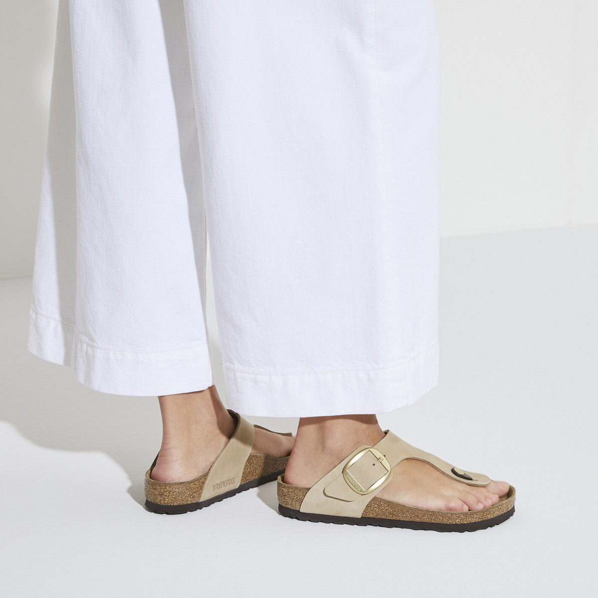 Gizeh Big Buckle Nubuck Leather in Color Sandcastle | Birkenstock