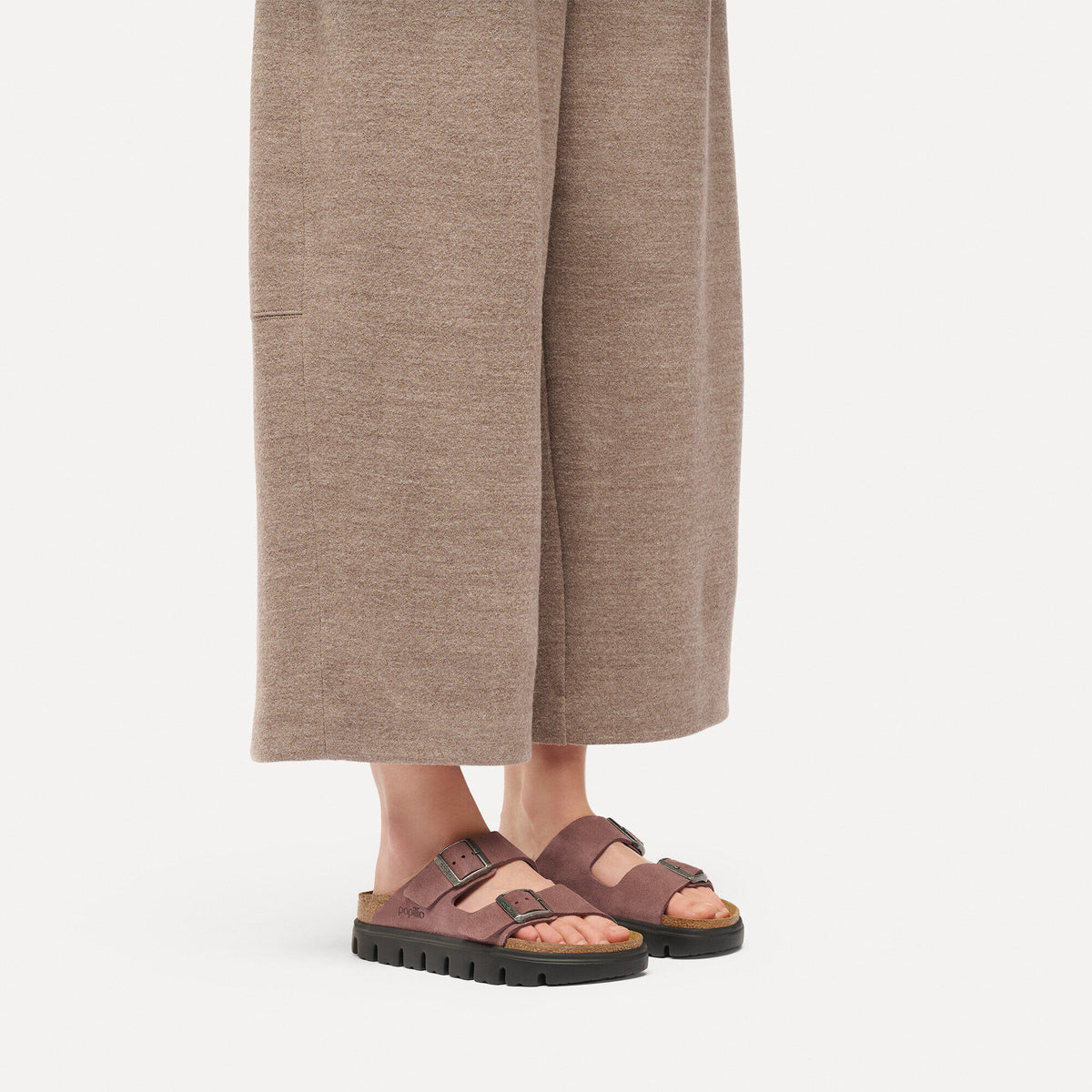 Arizona Chunky Suede Leather in Color Pepper | Birkenstock