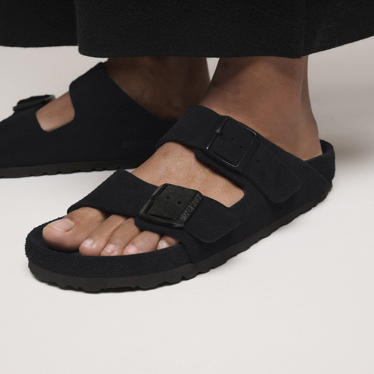 Arizona Suede Leather in Color Black | Birkenstock