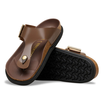 Gizeh Droplet Buckle Natural Leather Patent in Color High-Shine Carafe | Birkenstock