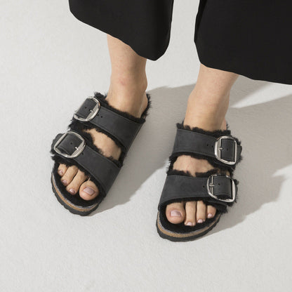 Arizona Big Buckle Shearling Oiled Leather in Color Black | Birkenstock