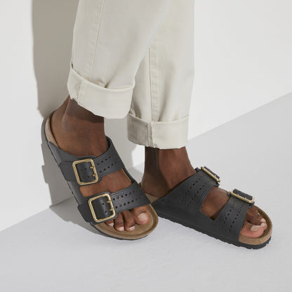 Arizona Bold Leather in Color Black | Birkenstock