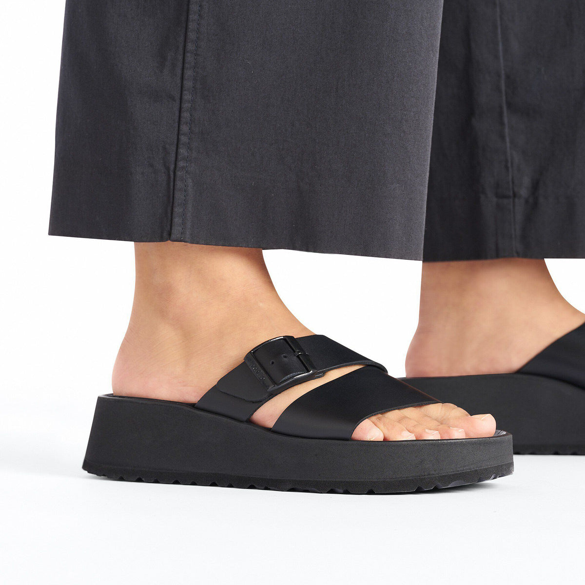 Almina Leather in Color Black | Birkenstock