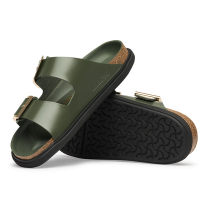 Arizona Droplet Buckle Natural Leather Patent in Color High-Shine Thyme | Birkenstock