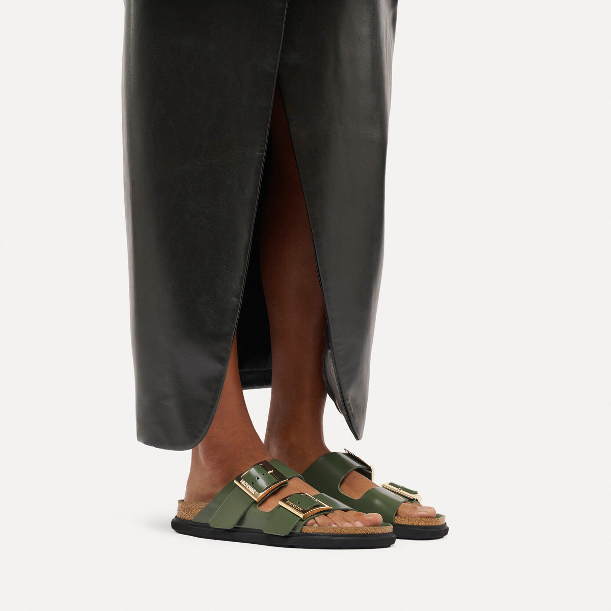 Arizona Droplet Buckle Natural Leather Patent in Color High-Shine Thyme | Birkenstock