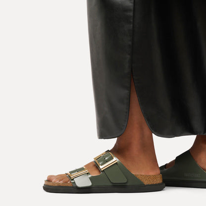 Arizona Droplet Buckle Natural Leather Patent in Color High-Shine Thyme | Birkenstock