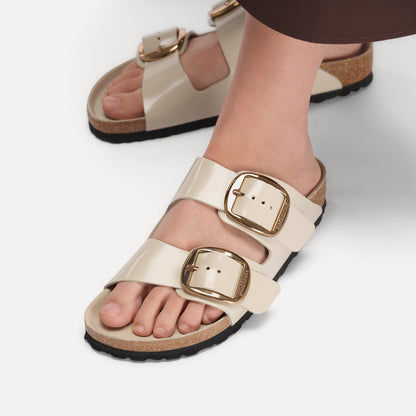 Arizona Big Buckle Natural Leather Patent in Color High-Shine Oyster | Birkenstock
