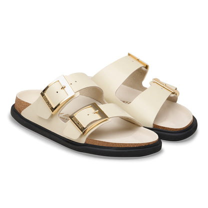 Arizona Droplet Buckle Natural Leather Patent in Color High Shine Ecru | Birkenstock