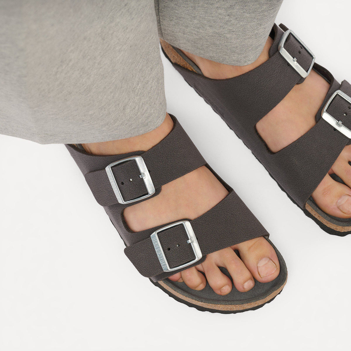 Arizona Birkibuc in Color Velvet Gray | Birkenstock