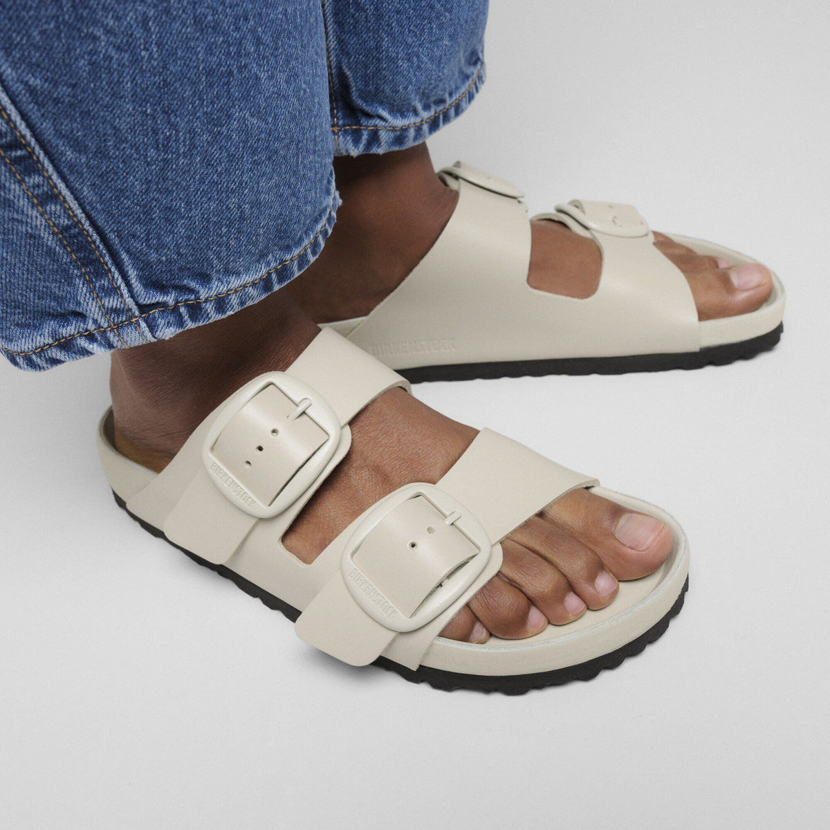 Arizona Big Buckle Leather in Color New Dressy Oyster | Birkenstock
