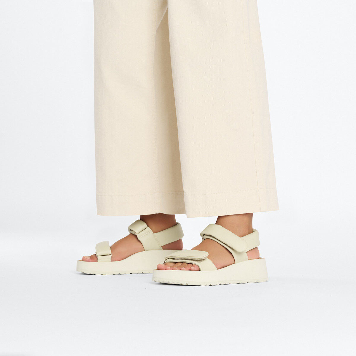 Theda Leather in Color Ecru | Birkenstock