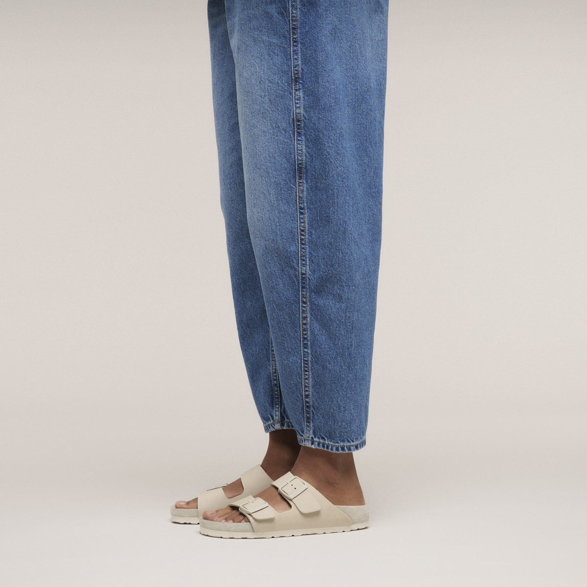 Arizona Nubuck Leather in Color Oyster | Birkenstock