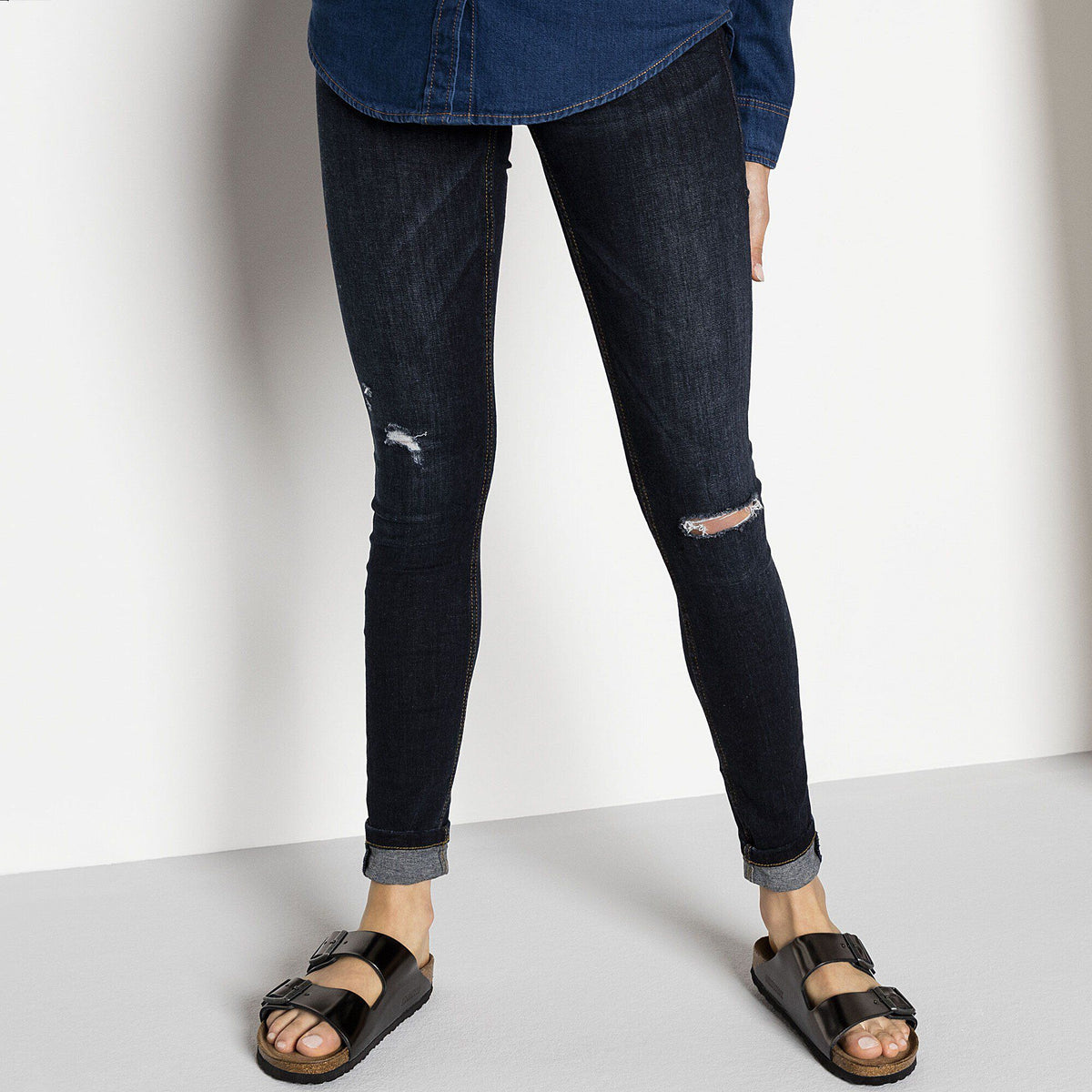 Arizona Soft Footbed Leather in Color Metallic Anthracite | Birkenstock