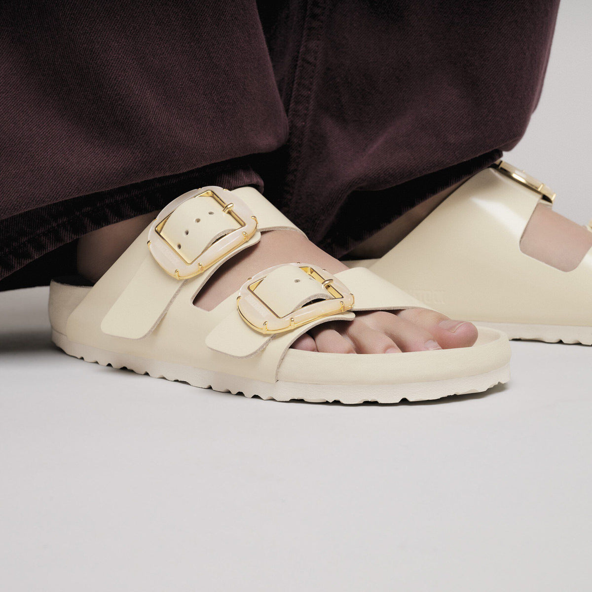 Arizona Big Buckle Pearl Natural Leather Patent in Color High Shine Ecru | Birkenstock