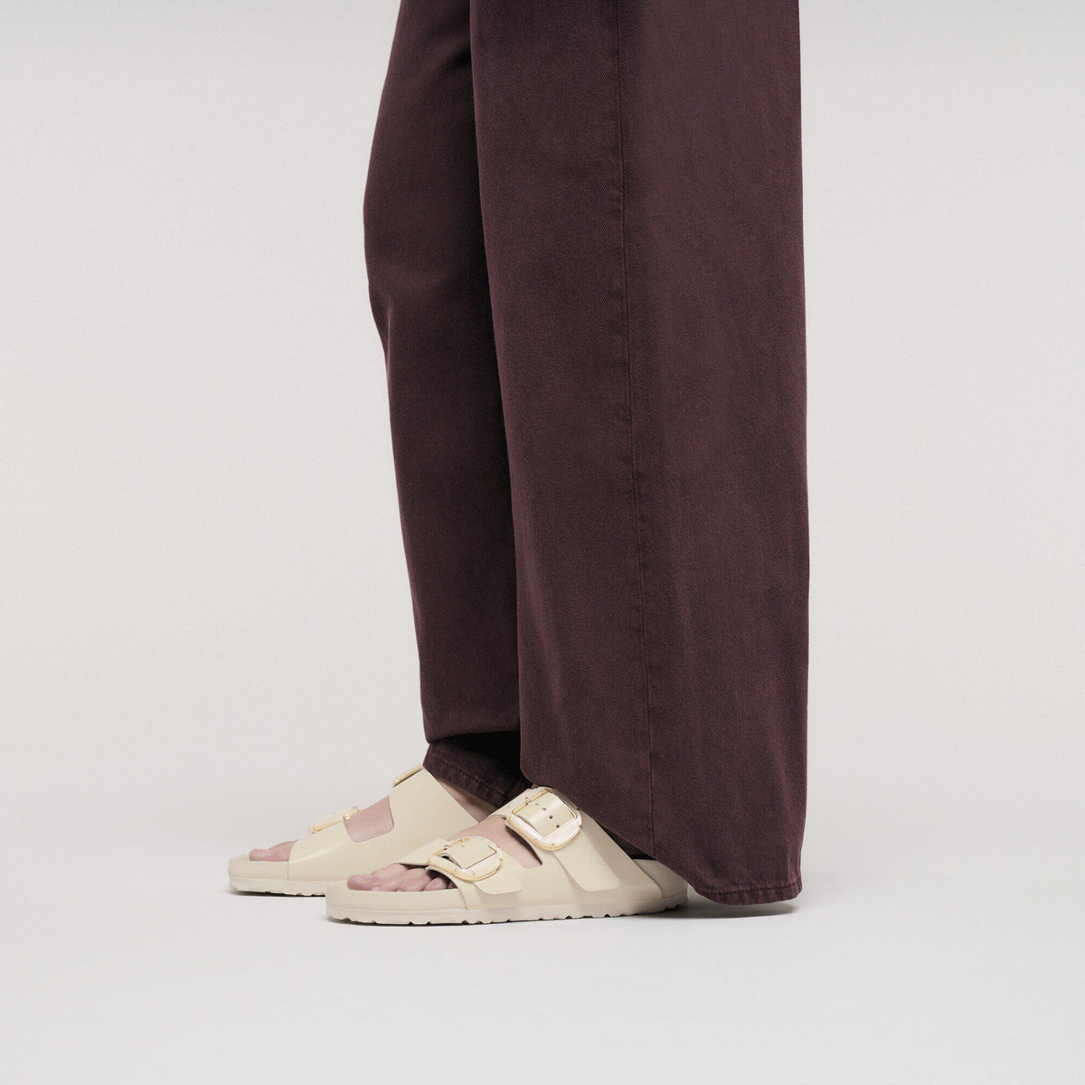 Arizona Big Buckle Pearl Natural Leather Patent in Color High Shine Ecru | Birkenstock