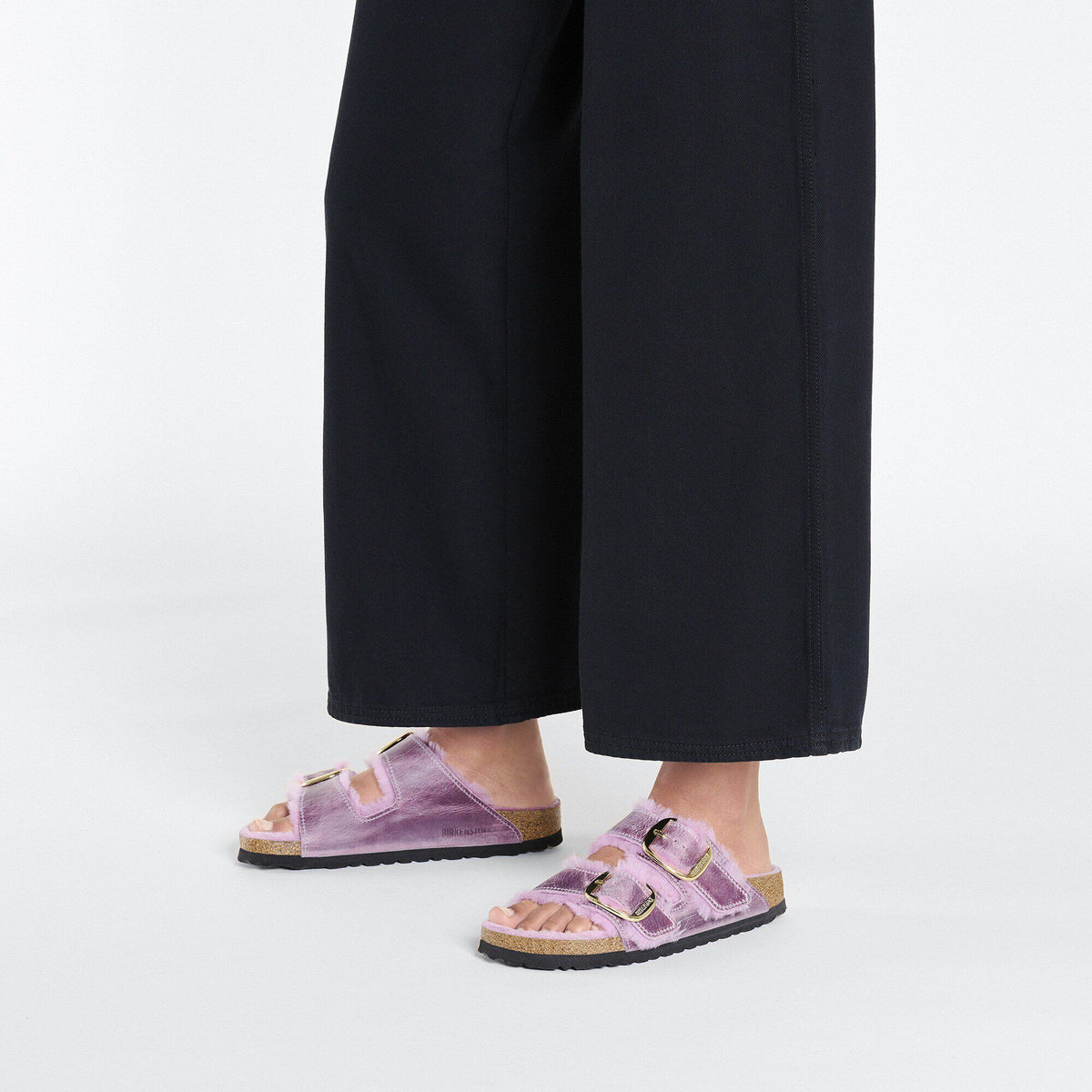 Arizona Big Buckle Shearling Oiled Leather in Color Lavender | Birkenstock