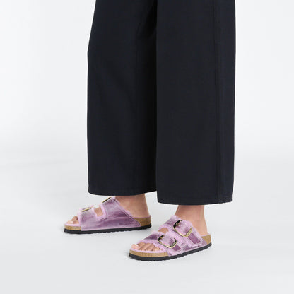 Arizona Big Buckle Shearling Oiled Leather in Color Lavender | Birkenstock